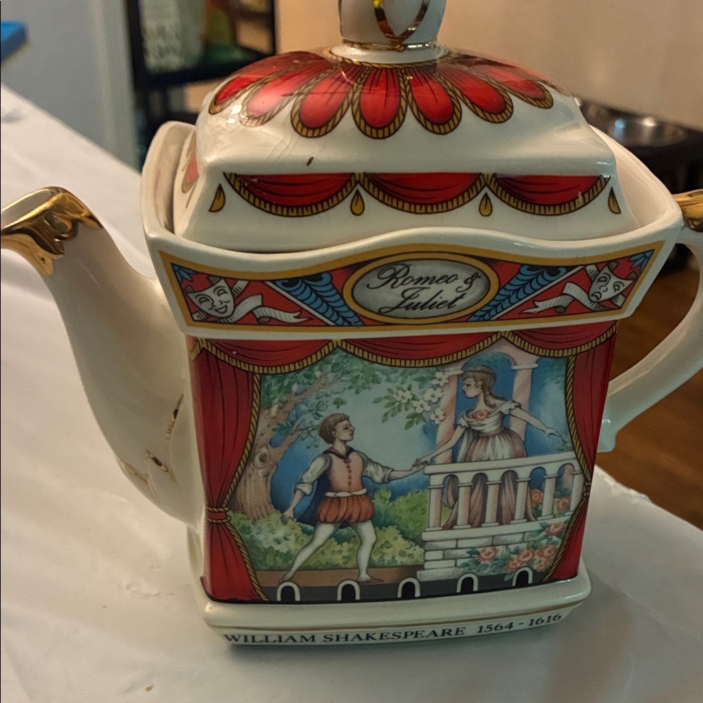 Romeo & Juliet Themed Teapot with Red and Gold Details